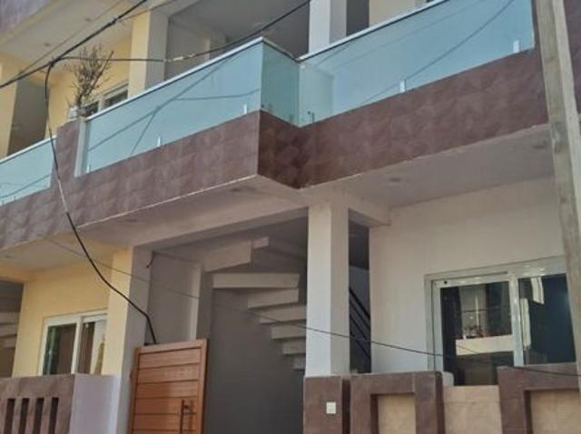Villa for sale in बड़ा भरवांरा, Lucknow