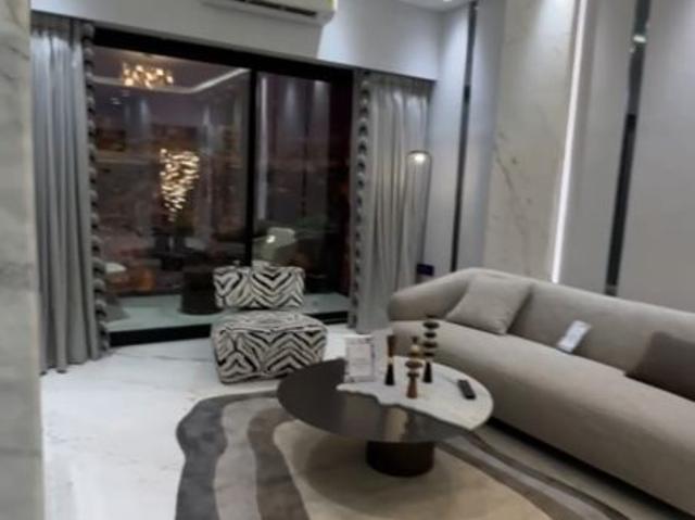 Flat for sale in Oshiwara, Mumbai