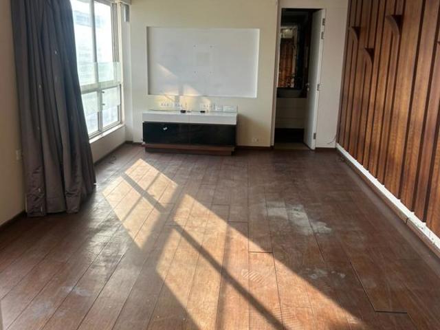 Flat for sale in Lower Parel, Mumbai City District