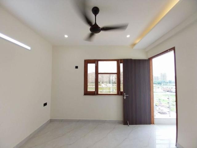 Flat for sale in South West Delhi, Deri