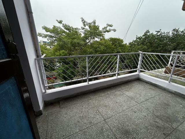 Flat for sale in South West Delhi, Deri
