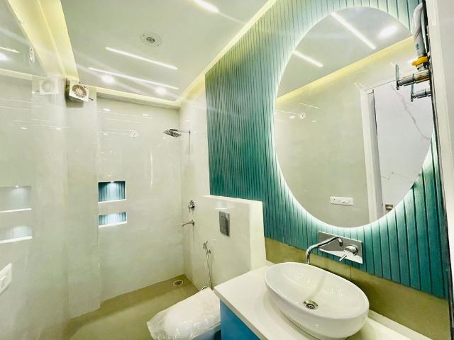 Flat for sale in South West Delhi, Deri