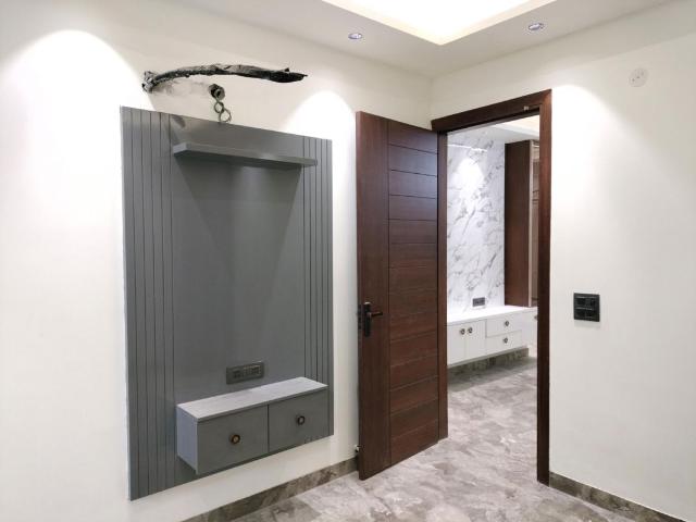 Flat for sale in South West Delhi, Deri
