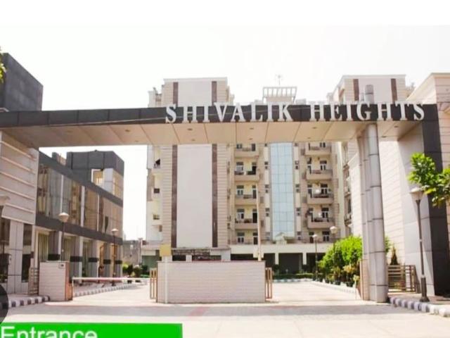 Flat for sale in Sector 127, Santemarja