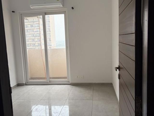 Flat for sale in Ace Parkway, Noida
