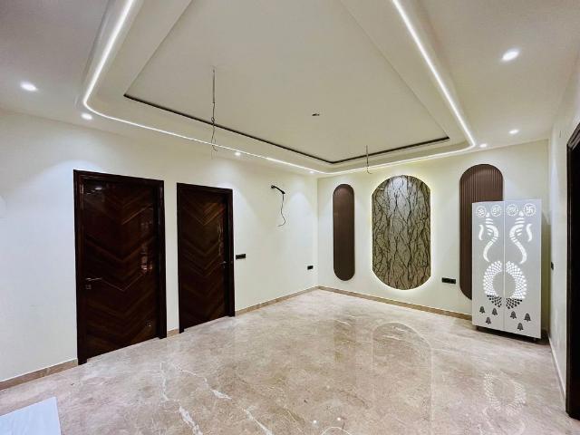 Flat for sale in South West Delhi, Deri