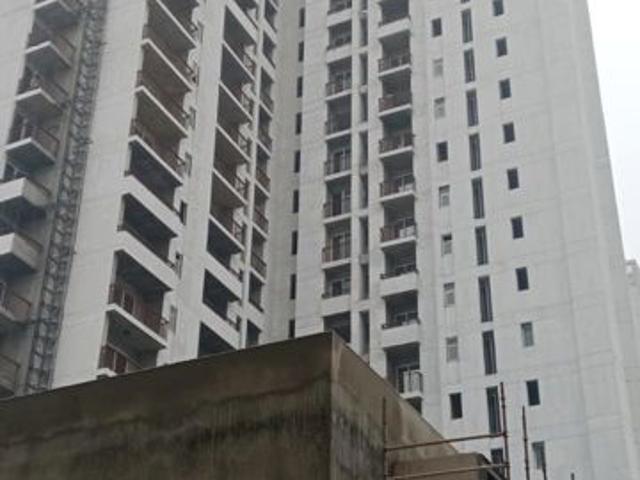 Flat for sale in Momnathal, Noida