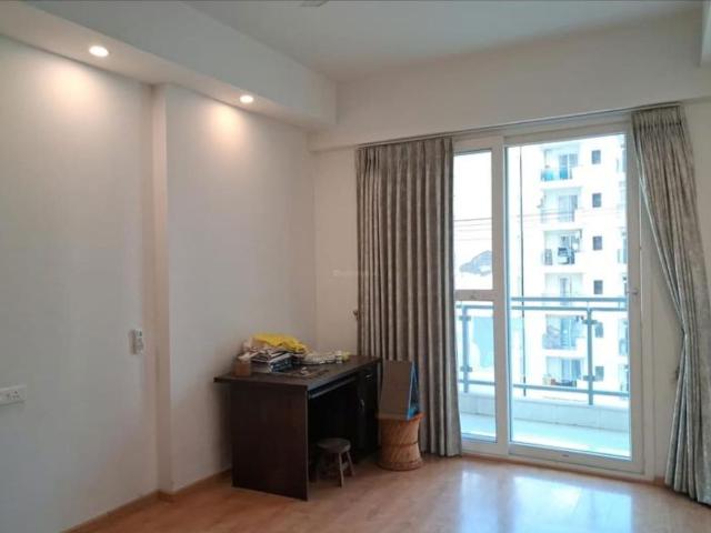 Flat for sale in Mahagun Mezzaria, Noida