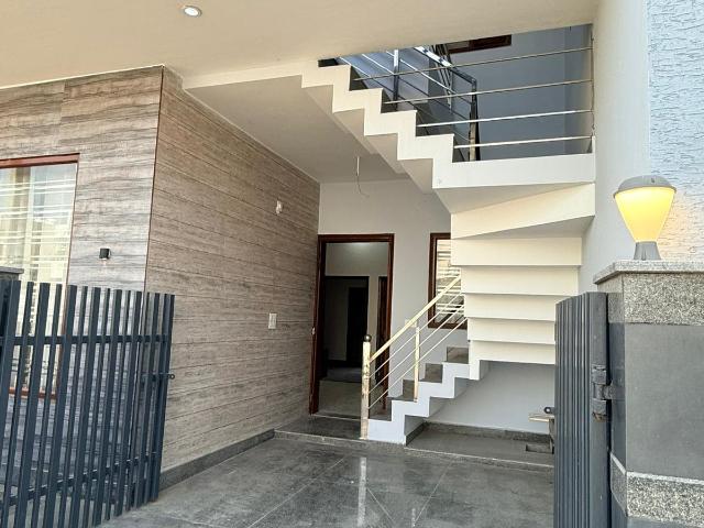 House for sale in Jalvayu Vihar, Jhandpur