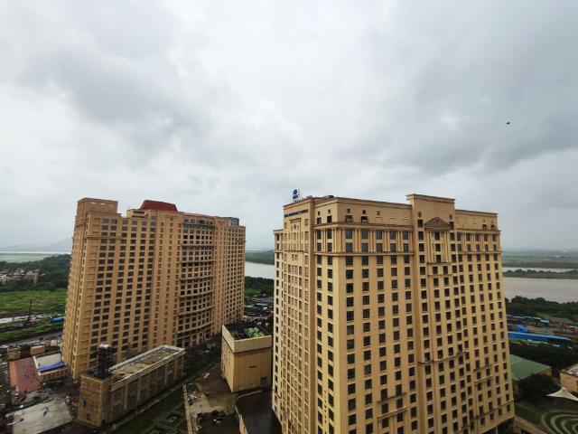 Flat for sale in Rodas Enclave, Thane
