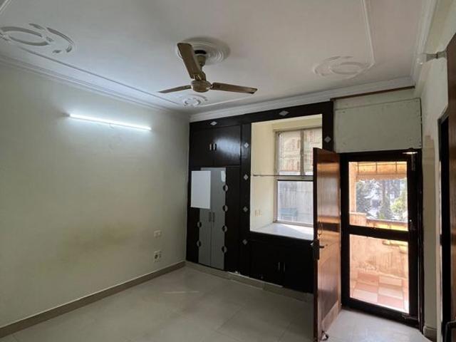 Flat for sale in South West Delhi, Deri