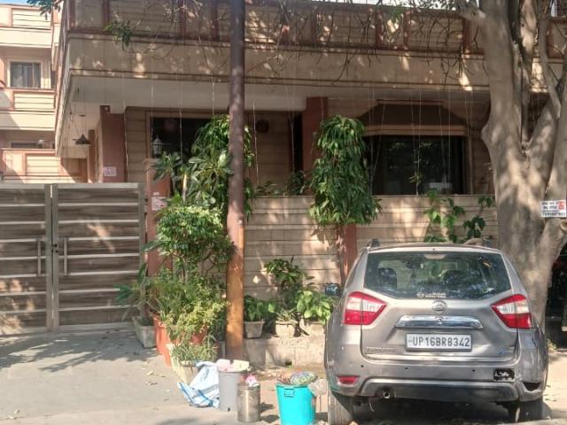 House for sale in Sector 40, Noida