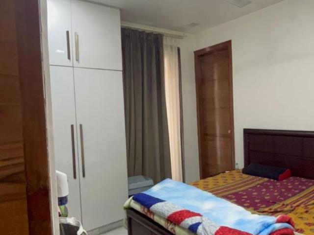 Flat for sale in South West Delhi, Deri