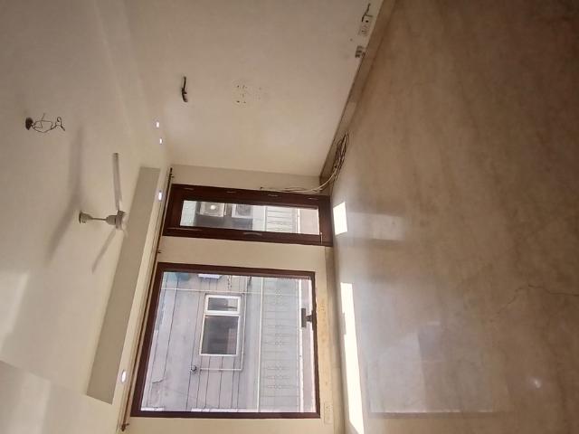 Flat for sale in East Delhi, Deri