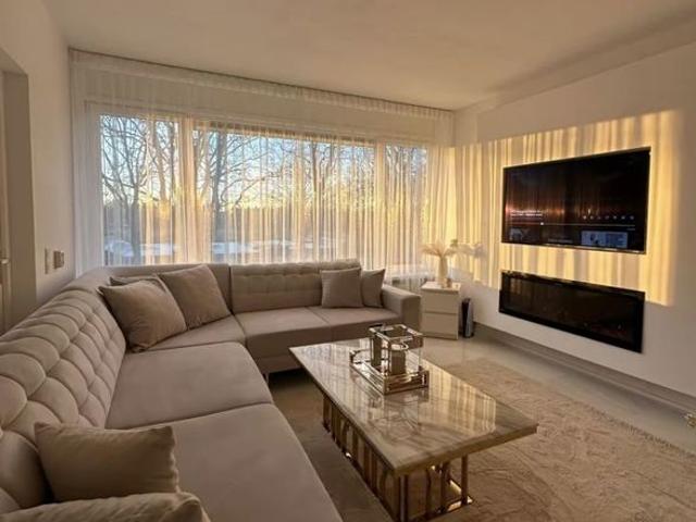 House for sale in Chittaranjan Park, Delhi