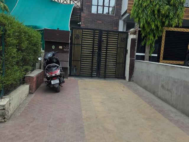 House for sale in Hariana