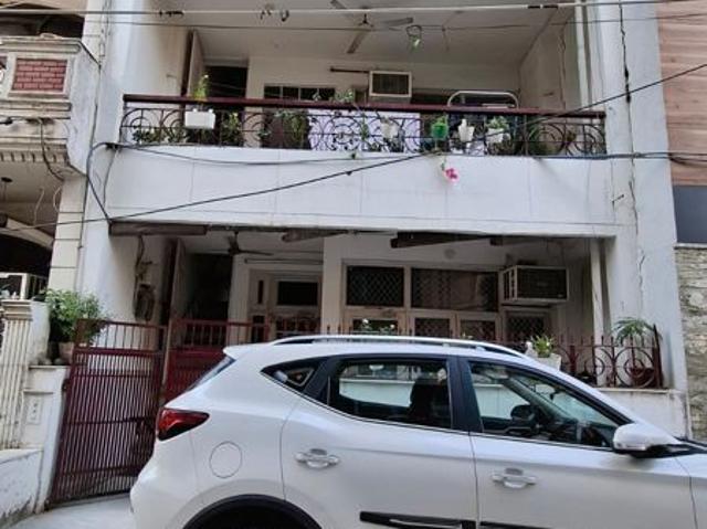 House for sale in Shalimar Bagh, Delhi