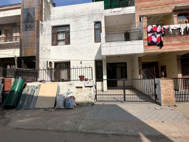 House for sale in Modern Hosing Complex and Duplex, Chandigarh