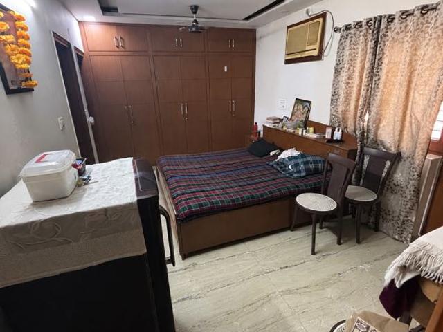 Flat for sale in North West Delhi, Deri