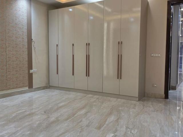 Flat for sale in DLF 5, Gurugram
