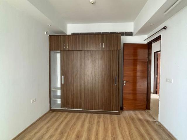 Flat for sale in Mahagun Mezzaria, Noida