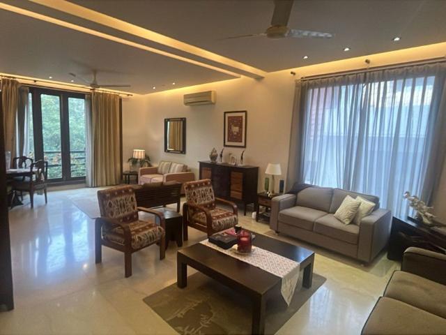 Flat for sale in Moti Bagh, Delhi