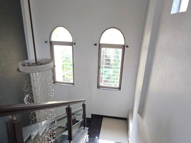 House for sale in Hawaiian Village, Thane