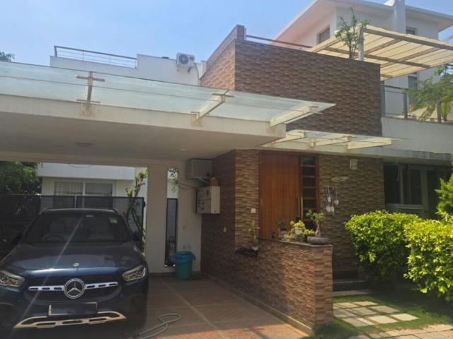 Villa for sale in Sterling Villa Grande, Seegehalli