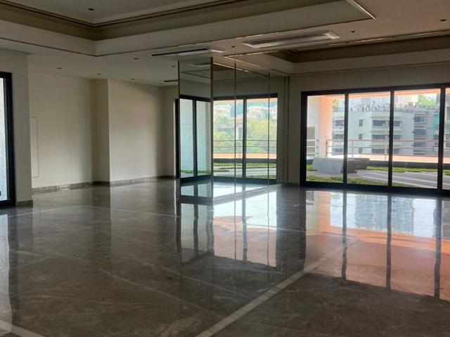 Flat for sale in Lower Parel, Mumbai City District