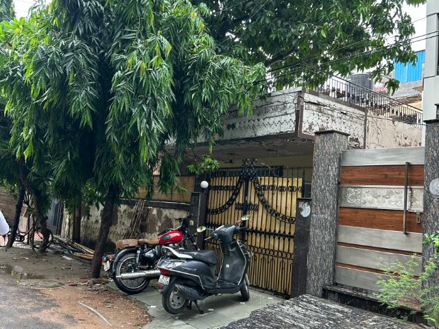 House for sale in Sector 27, Noida