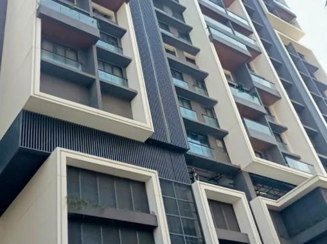 Flat for sale in Khar, Mumbai