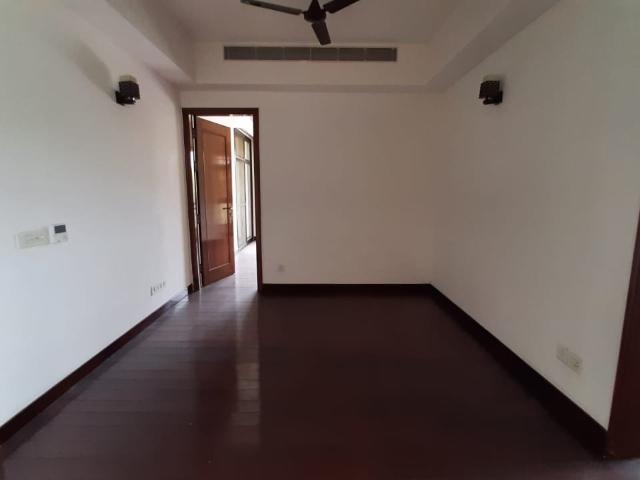 Flat for sale in Hazipur, Noida
