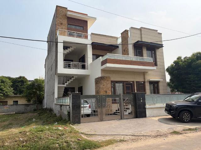 House for sale in Sector 66B, Baqarpur