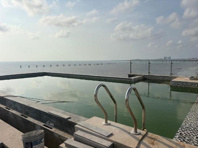 Flat for sale in Land's End, Mumbai