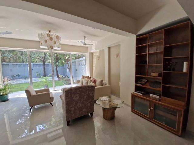 Villa for sale in Oshiwara, Mumbai