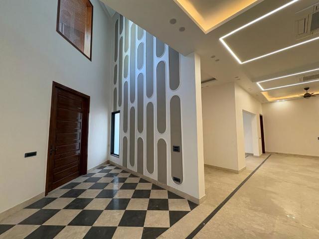 Villa for sale in South Delhi, Deri
