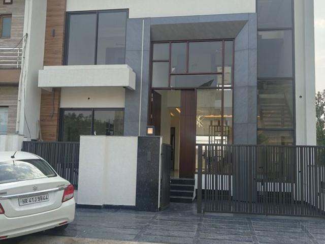 House for sale in Sector 82A, Matran