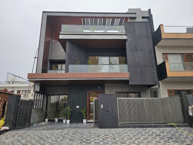 House for sale in Sector 89, Lakhnaur