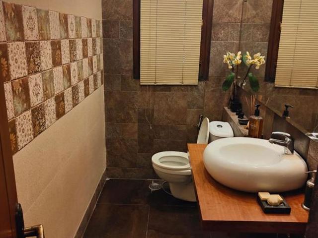 Villa for sale in South Delhi, Deri