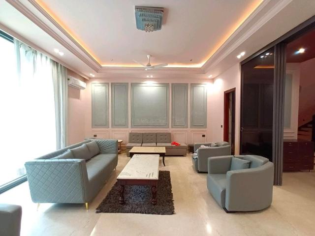 House for sale in Sainik Farm, Delhi
