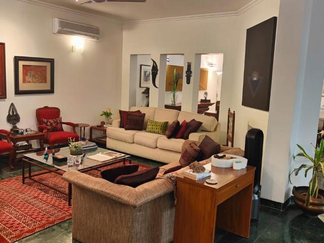 Villa for sale in South Delhi, Deri