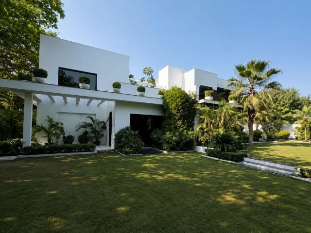 Villa for sale in Chhattarpur, Delhi