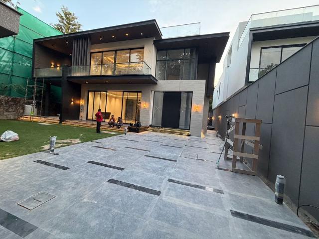 Villa for sale in Central Delhi, Deri