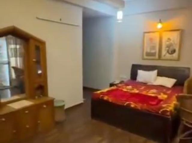 House for sale in Sector 33, Noida