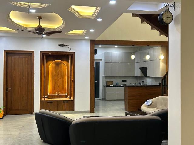 House for sale in Kensington Park Phase II, Noida