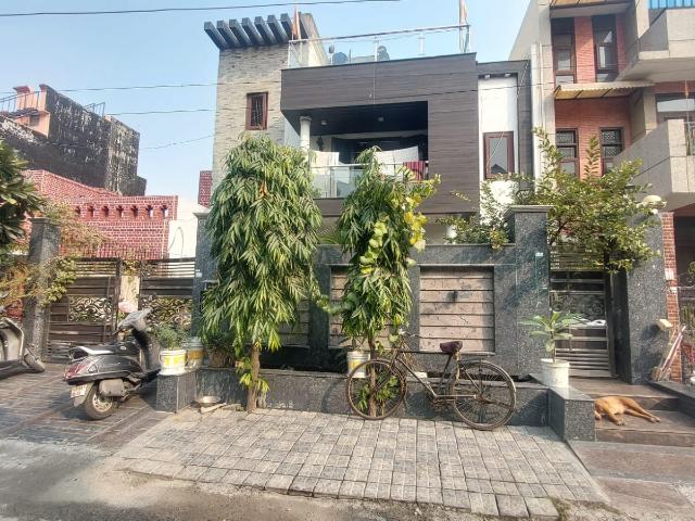 House for sale in Sector 55, Noida