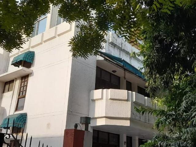 Villa for sale in Sector 31, Noida