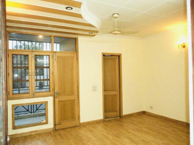 Villa for sale in East Delhi, Deri