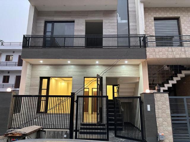 House for sale in Baronjian, Sahibzada Ajit Singh Nagar
