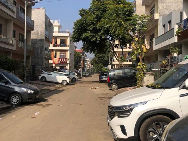 House for sale in Baronjian, Sahibzada Ajit Singh Nagar